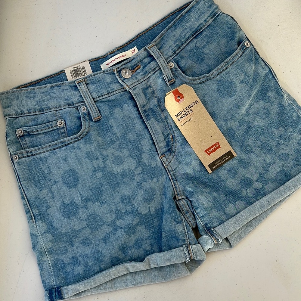 Levi’s Mid- Length Shorts- Slate Daisy/Light Wash - Picture 4 of 8